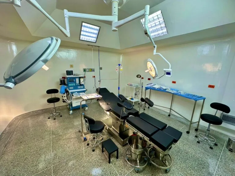 Renuevan quirófanos y la UCI del Hospital Central de Maracaibo