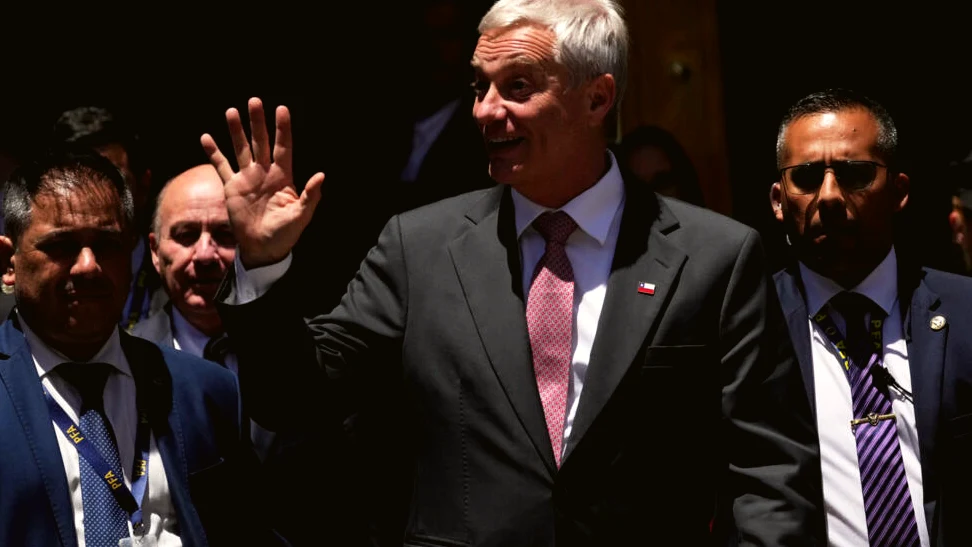 Kast reanuda contactos consulares con Venezuela