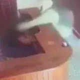 
				Mujer le cortó el cuello con un cuchillo a una venezolana en Perú			