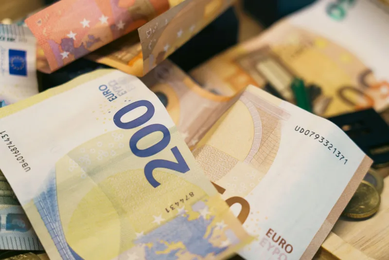 Telefónica y Ferrovial concentran los dividendos de la semana con pagos por hasta 1.500 millones de euros