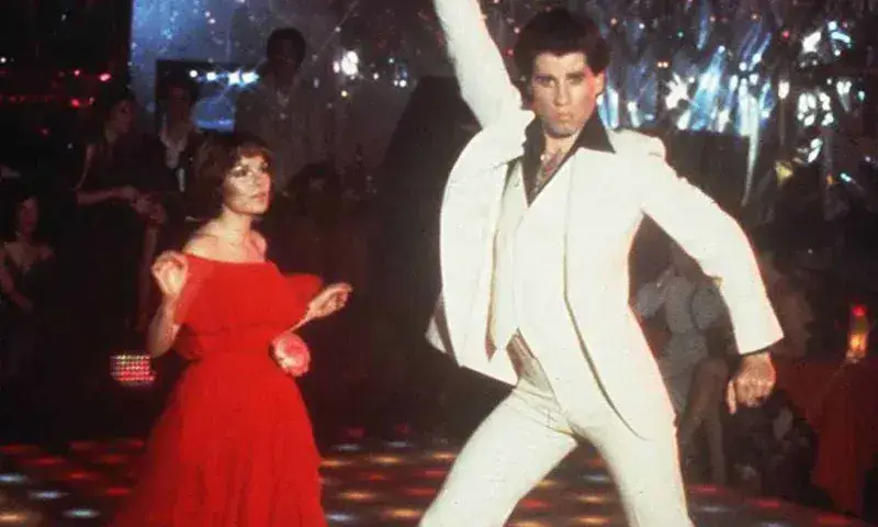 Icónico traje de Travolta en Fiebre de Sábado por la noche sale a subasta