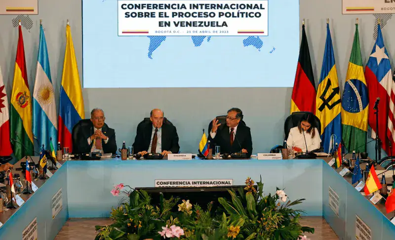 Petro pide reconstrucción democrática al iniciar Conferencia sobre Venezuela