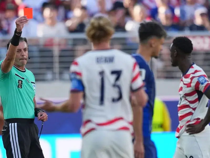 FIFA anuló la roja a Balogun tras presión de la Casa Blanca