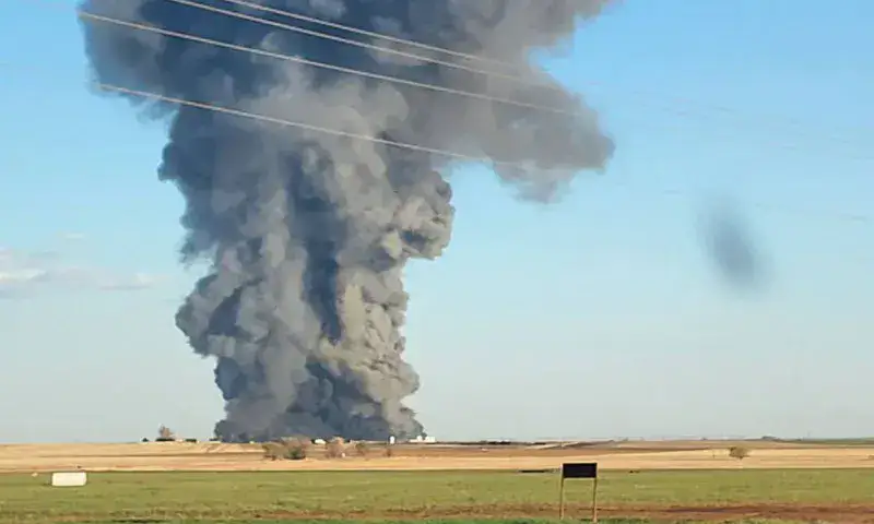 Explosión e incendio en granja lechera de Texas mata a 18 mil vacas