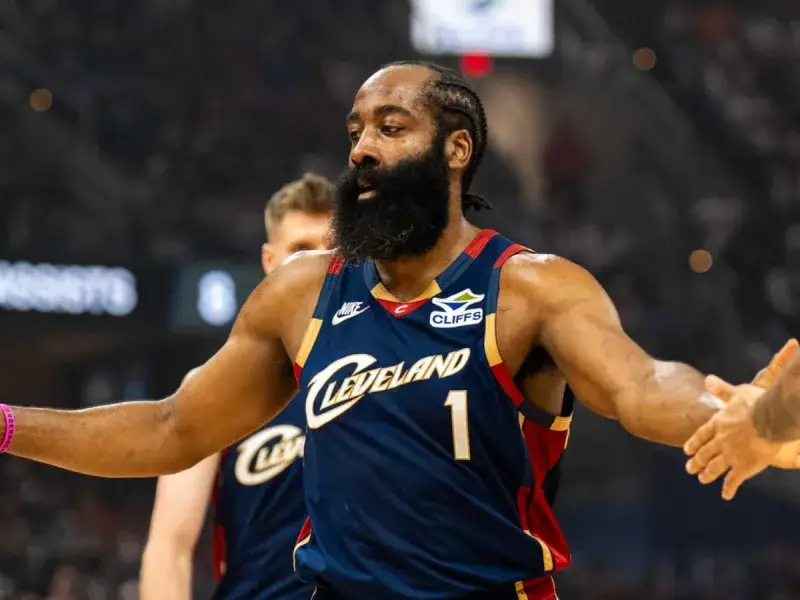 Harden renuncia a opción de 42 millones mientras espera la decisión