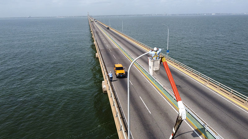 
			Corpoelec Zulia “pone clarito” el Puente sobre el Lago de Maracaibo		
