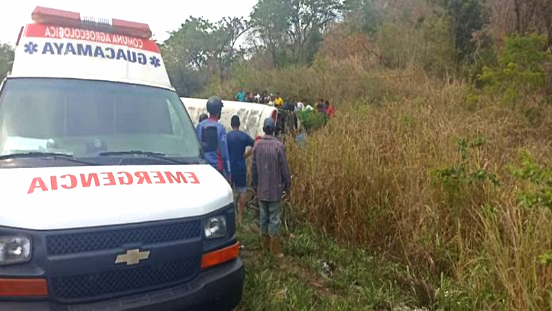 
				Un muerto y siete heridos tras vuelco de un autobús en Aragua			