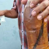 Cobran hasta 10 dólares por cinco litros de gasolina "pirateada"