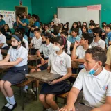 El 22 % de estudiantes falta a clases para ayudar a sus padres
