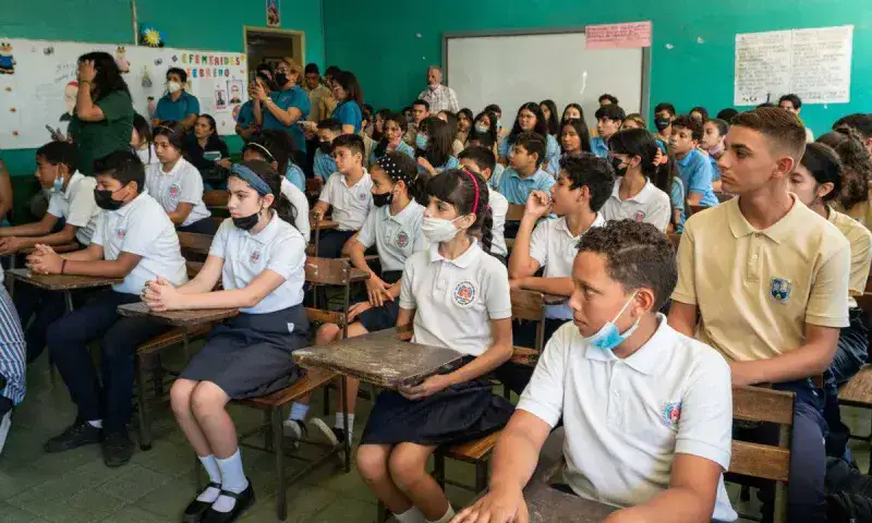 El 22 % de estudiantes falta a clases para ayudar a sus padres