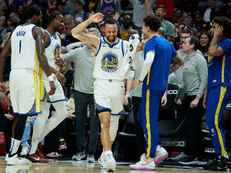 Warriors sellan su boleto a los playoffs