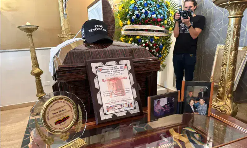 Gobierno rinde homenaje póstumo al cineasta Román Chalbaud