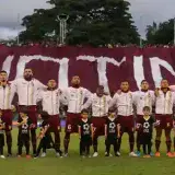 vinotinto-con-pancarta