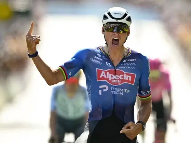 Van der Poel arrasa en Luxemburgo con una fuga de 175 kilómetros