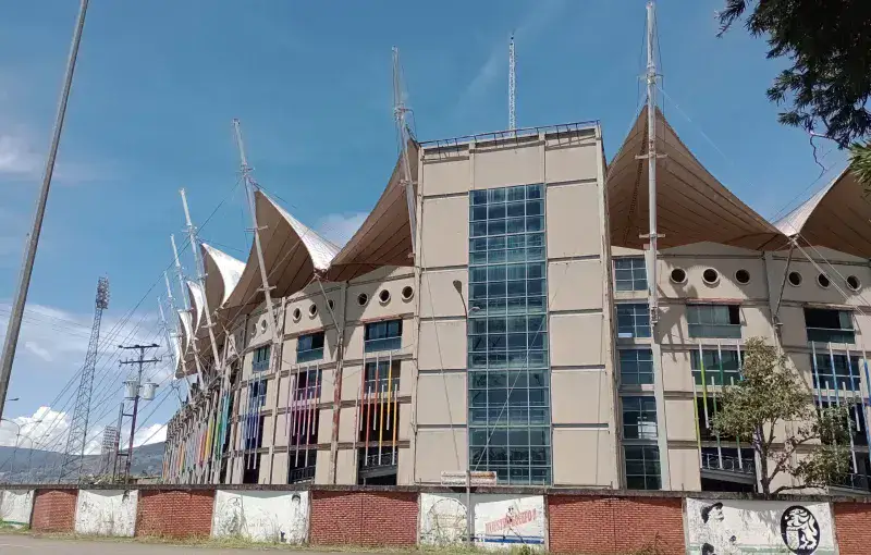 Preso hombre que desmantelaba estadio de San Cristóbal