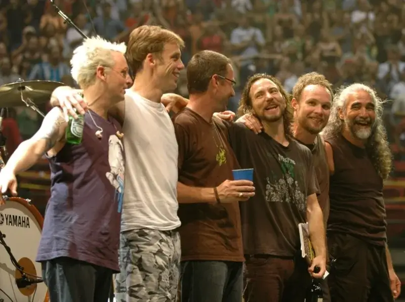 Pearl Jam subasta póster ayudar a víctimas del terremoto