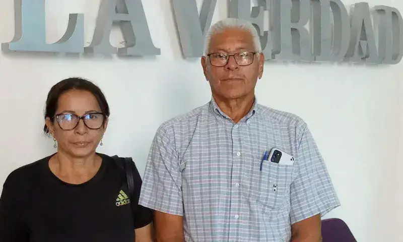 Padres del muerto en Veritas