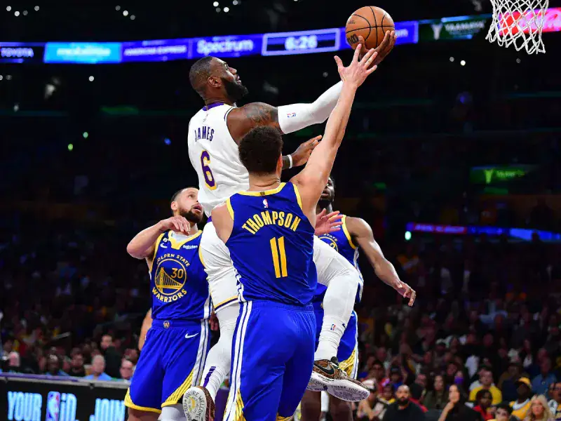 Lakers no tuvieron piedad ante los Warriors