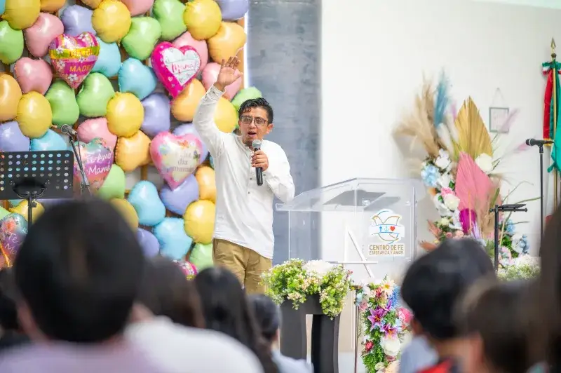 A pastor speaks passionately during a vibrant church event in Ciudad de México, Mexico.