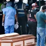 Familias buscan a sus muertos en Los Silos, convertida en morgue tras los sismos