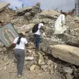 Un mes después del sismo, Venezuela sigue buscando a sus muertos