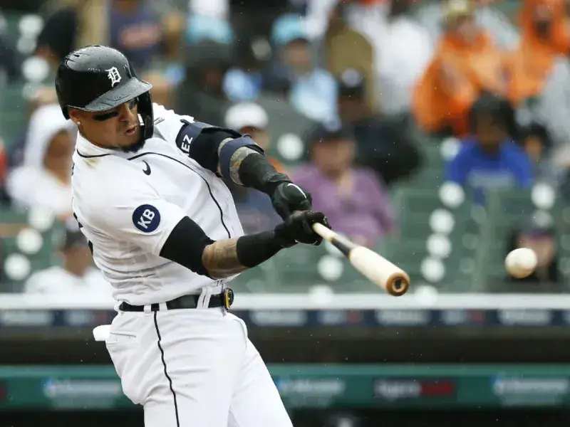 Este pelotazo sacó del juego a Javier Báez (+video)