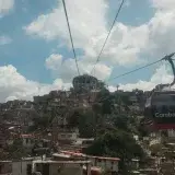 Metro de Caracas reanuda servicios por cable tras terremotos