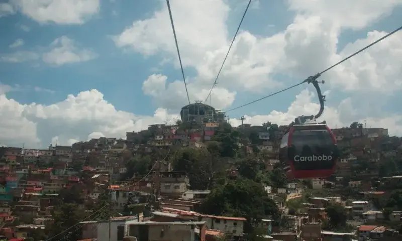 Metro de Caracas reanuda servicios por cable tras terremotos