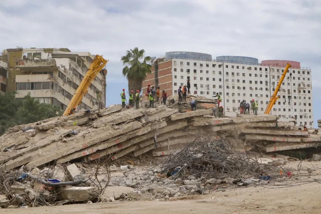Damnificados del sismo en La Guaira buscan empleo para rehacer