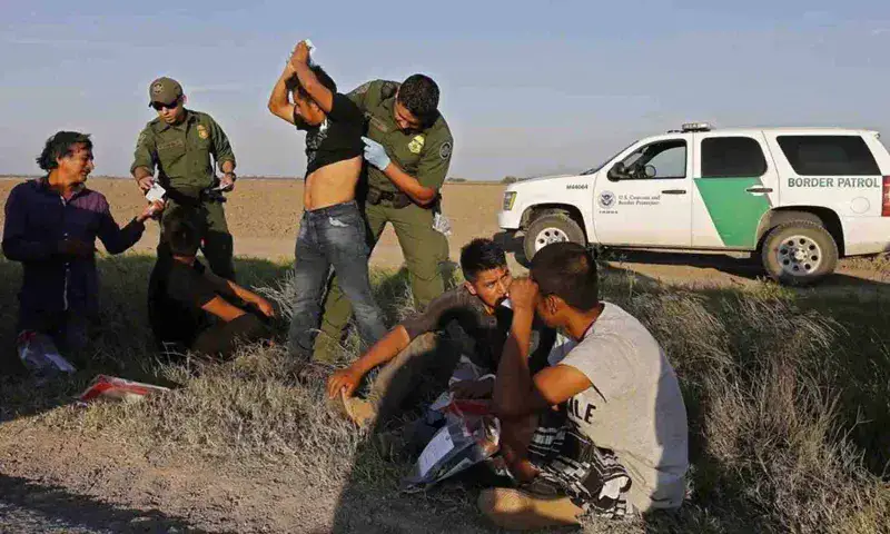 Unos 25 mil migrantes están en centros de detención en EE. UU.