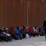 Flujo migratorio desborda la frontera México-EE. UU.
