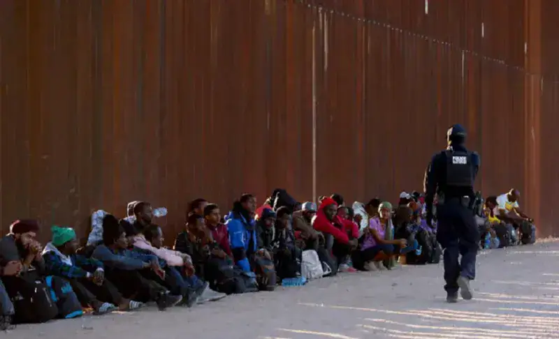 Flujo migratorio desborda la frontera México-EE. UU.
