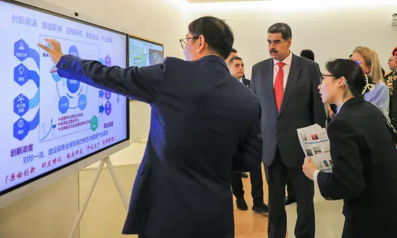 Maduro afirma que su visita a China asegura el desarrollo de la economía venezolana