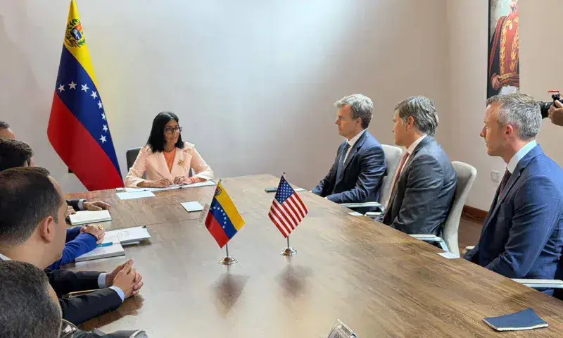 Delegación de EE. UU. dialoga con Rodríguez sobre la recuperación petrolera