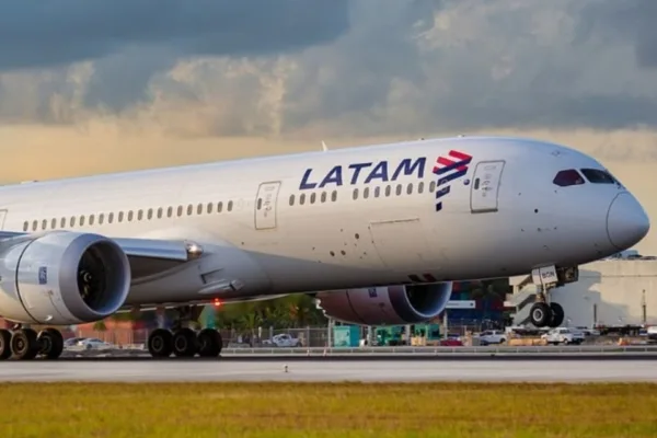 LATAM extiende vuelos Bogotá-Barcelona hasta agosto con dos