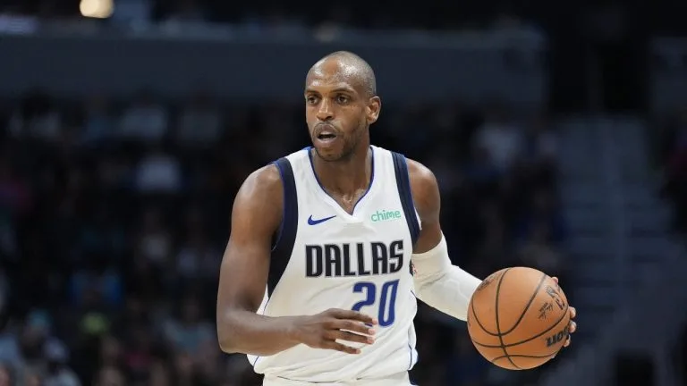 Khris Middleton vuelve a los Wizards tras complejo