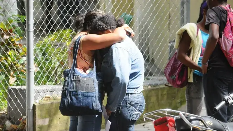 Familiares no ubican dos cadáveres rescatados en La Guaira tras el sismo