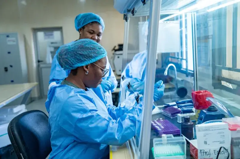 OMS suma prueba para detectar ébola Bundibugyo