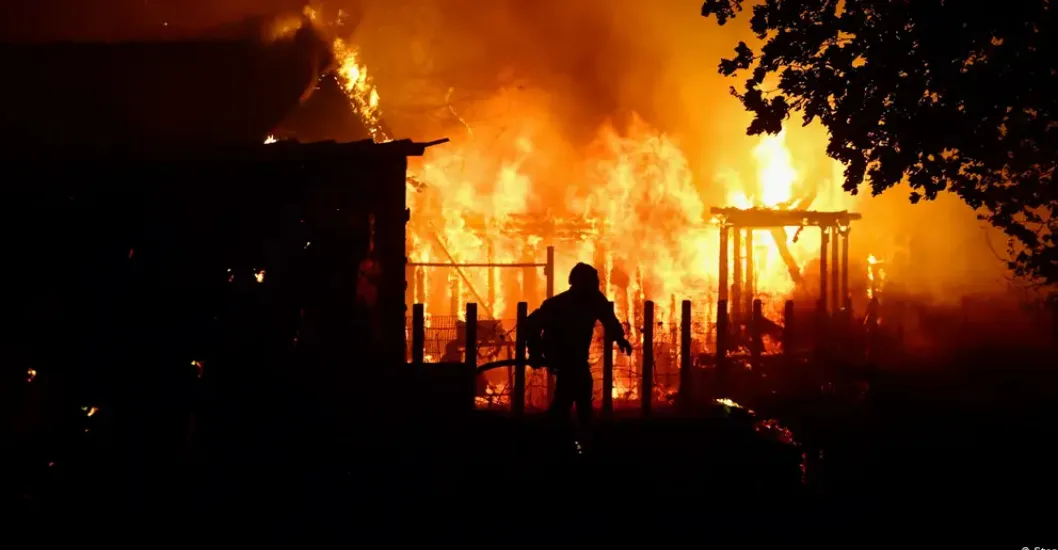 Incendios forestales obligan a evacuaciones masivas en el sur