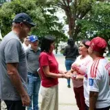 Delcy Rodríguez visitó albergue por sismos en Coche