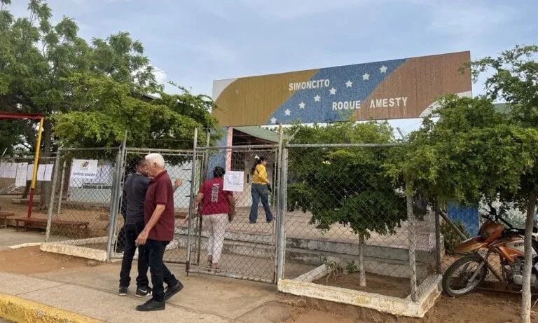 Exigen pagos y una silla para inscribir en preescolar de Maracaibo