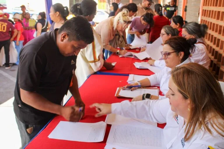 Maracaibo asignó 164 locales del Simón Bolívar a comerciantes y emprendedores