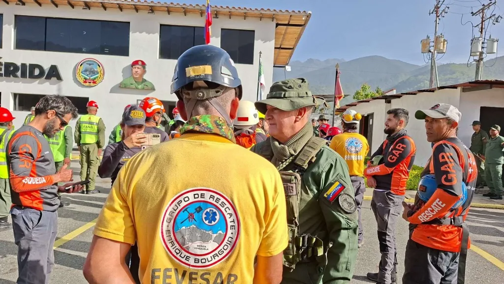 Continúa el despliegue de rescatistas regionales hacia Caracas y La Guaira