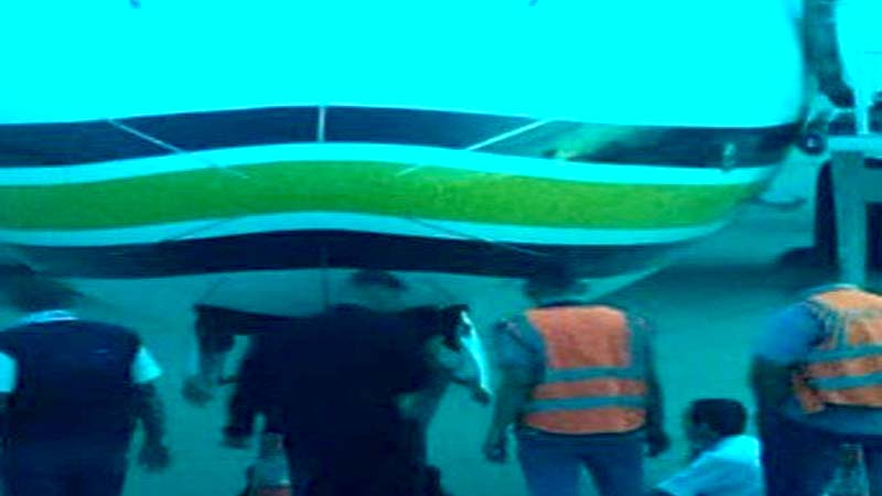 
				Impericia de un remolcador abrió un boquete en un avión de Rutaca en aeropuerto La Chinita			