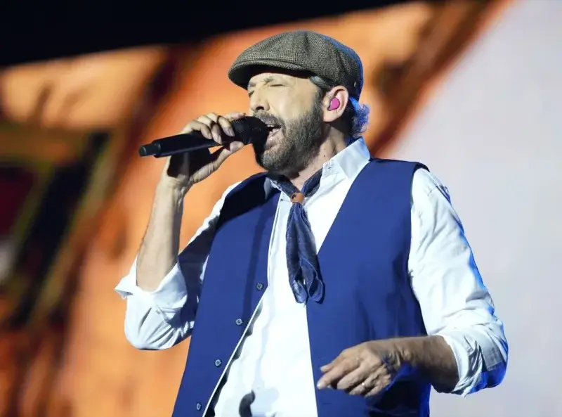 Juan Luis Guerra dedicó oración a Venezuela en Sevilla