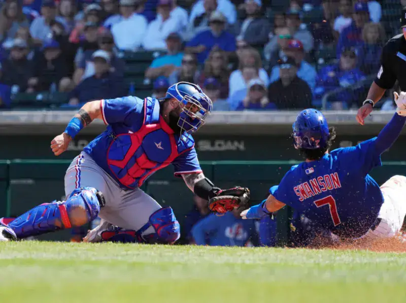 Sandy León fue ascendido por los Rangers desde AAA