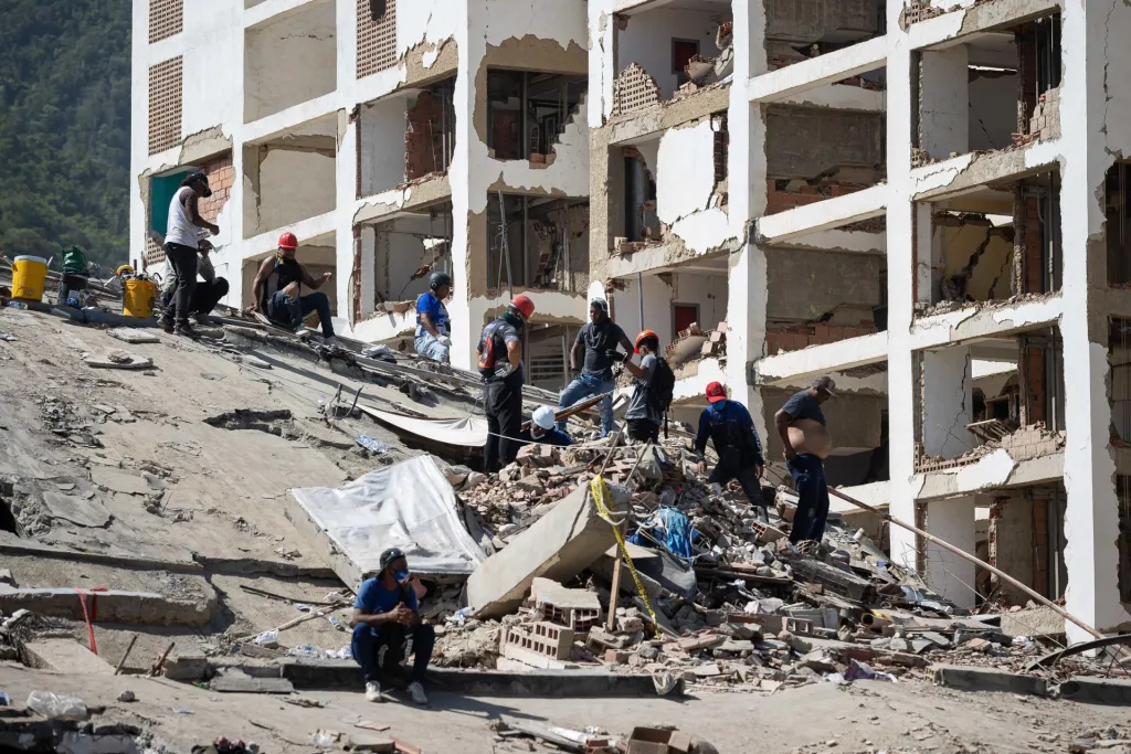 La Guaira sigue entre ruinas y luto tras el doble sismo que golpeó al norte del país