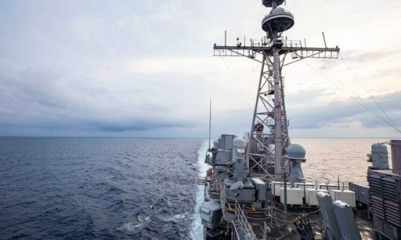 Pekín condena paso de buque militar de EE. UU. por aguas que China reclama