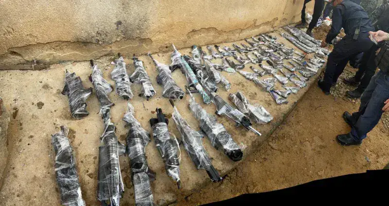 Localizan en cárcel de Tocuyito 12 mil balas y 158 armas de fuego