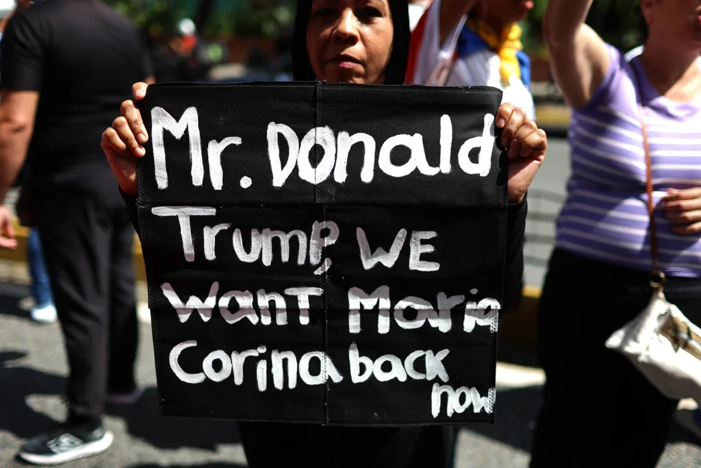 Opositores marchan en Caracas y exigen fecha electoral
